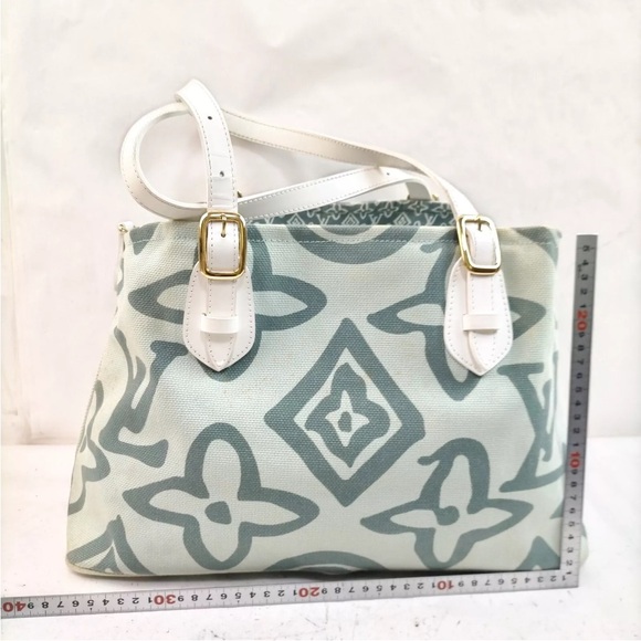 Louis Vuitton Antigua Cabas PM Green Canvas Tote Bag - Picture 2 of 10